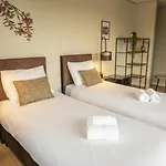 Apartment Hidden Gem W Kitchen
